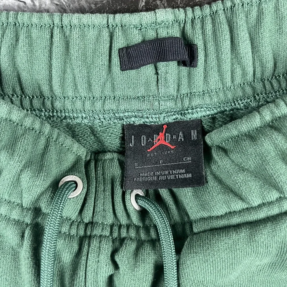 Jordan Men's Green Sweatpants Jogger Small